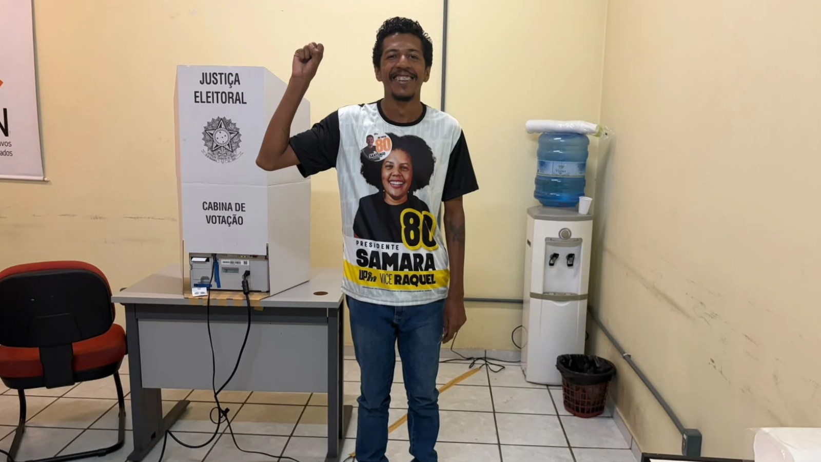 Santiago Belizário (UP) vota em Teresina