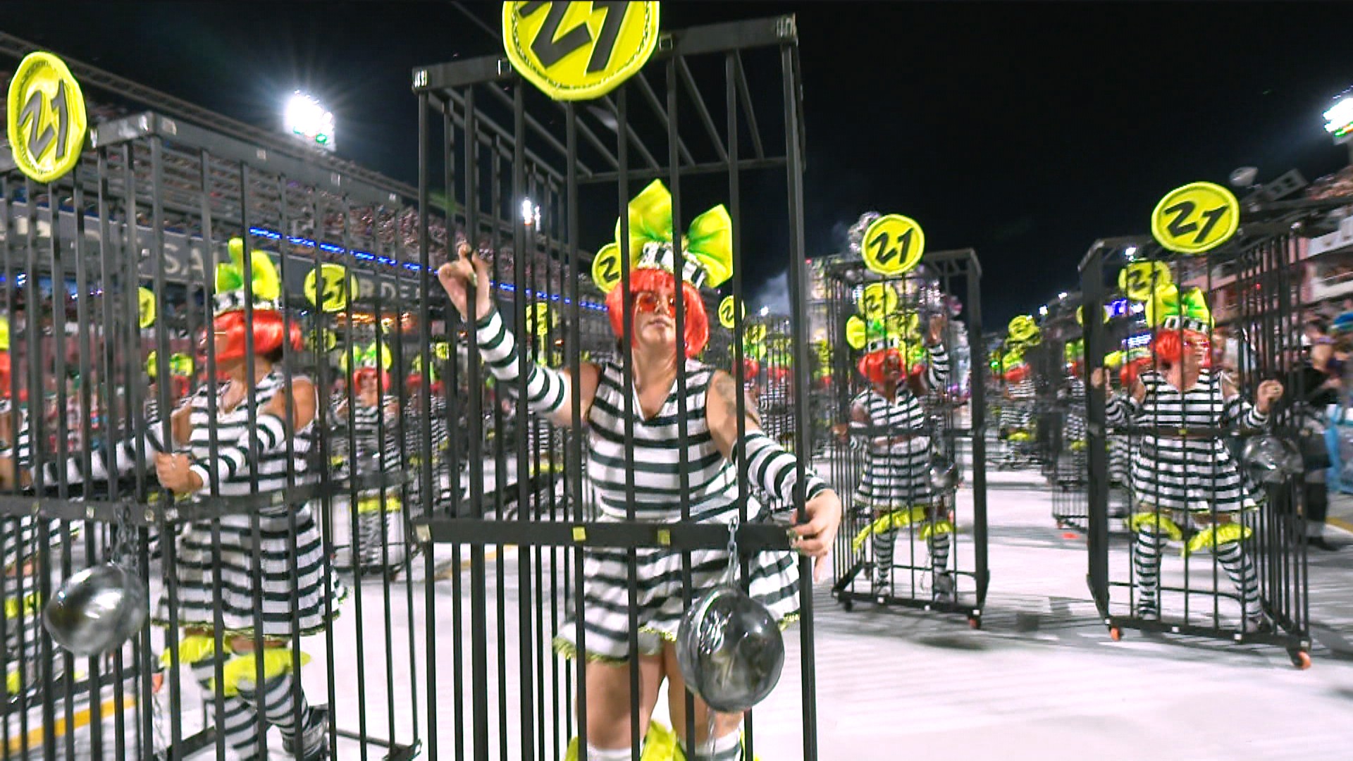 Mocidade retrata prisão e censura a Rita Lee durante a ditadura militar