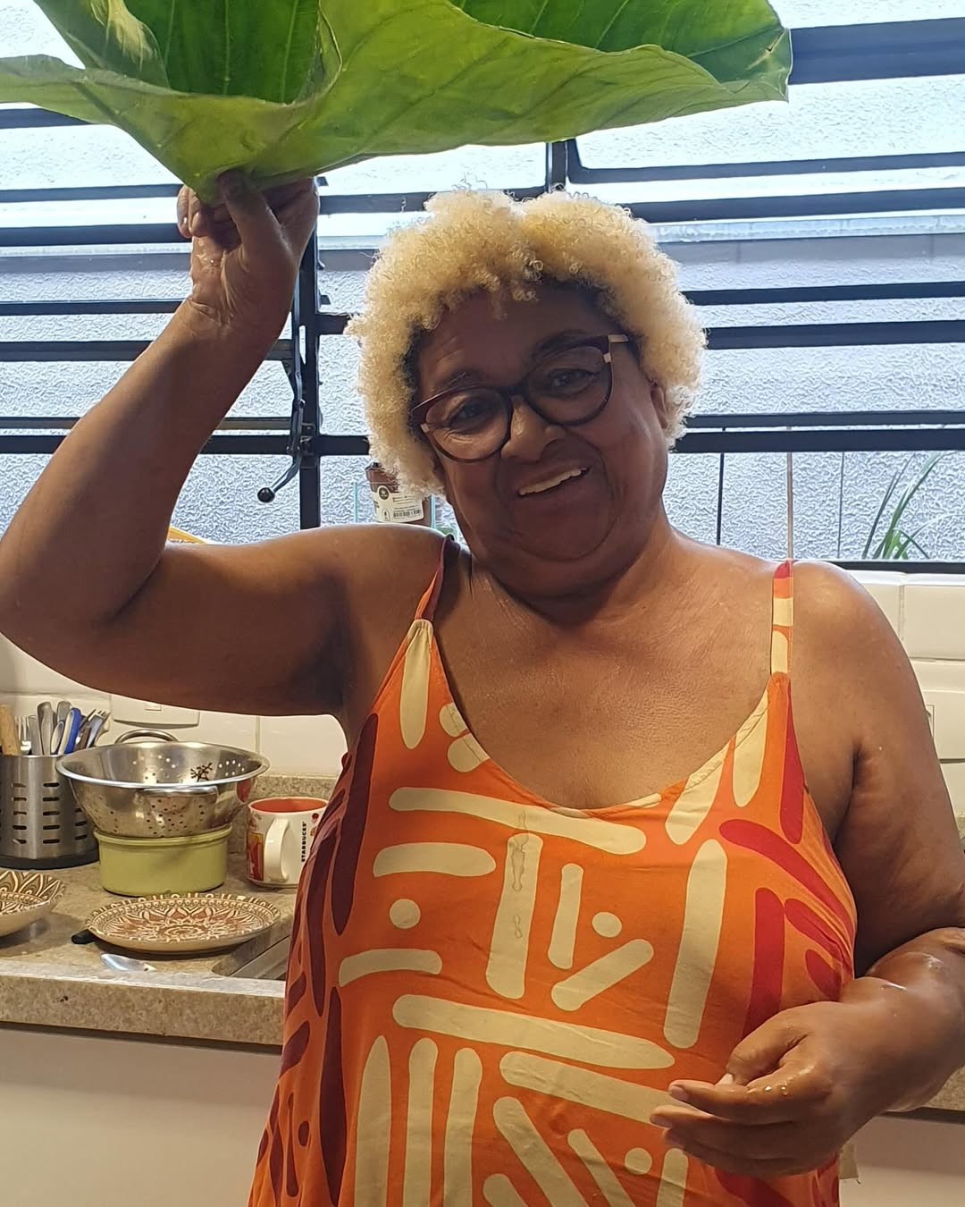 Dona Jacira, mãe de Emicida e Fióti, morre aos 60 anos em SP