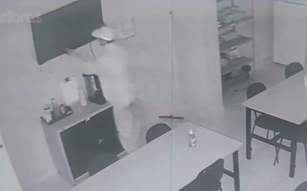 VÍDEO: Homem é preso após invadir escola e tentar furtar TV em Taubaté