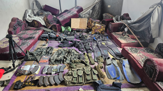 Israel encontra túnel usado pelo Hamas em Gaza cheio de armas e explosivos; VÍDEO - Exército israelense divulgou imagens de uma operação realizada em Khan Yunis, no sul da Faixa de Gaza, e afirmou ter prendido dezenas de terroristas.