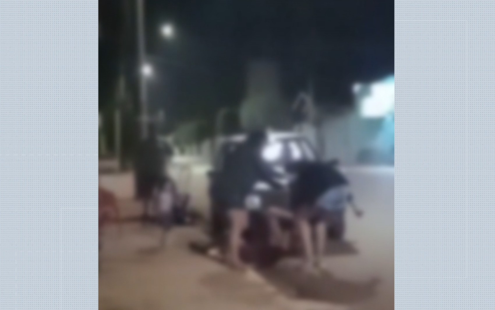 Mulher é atacada a facadas no meio da rua em Morro Agudo, SP; VÍDEO
