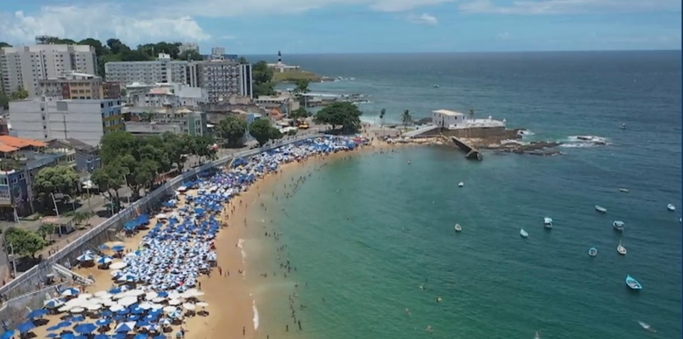 Praia do Porto da Barra, em Salvador — Foto: TV Bahia
