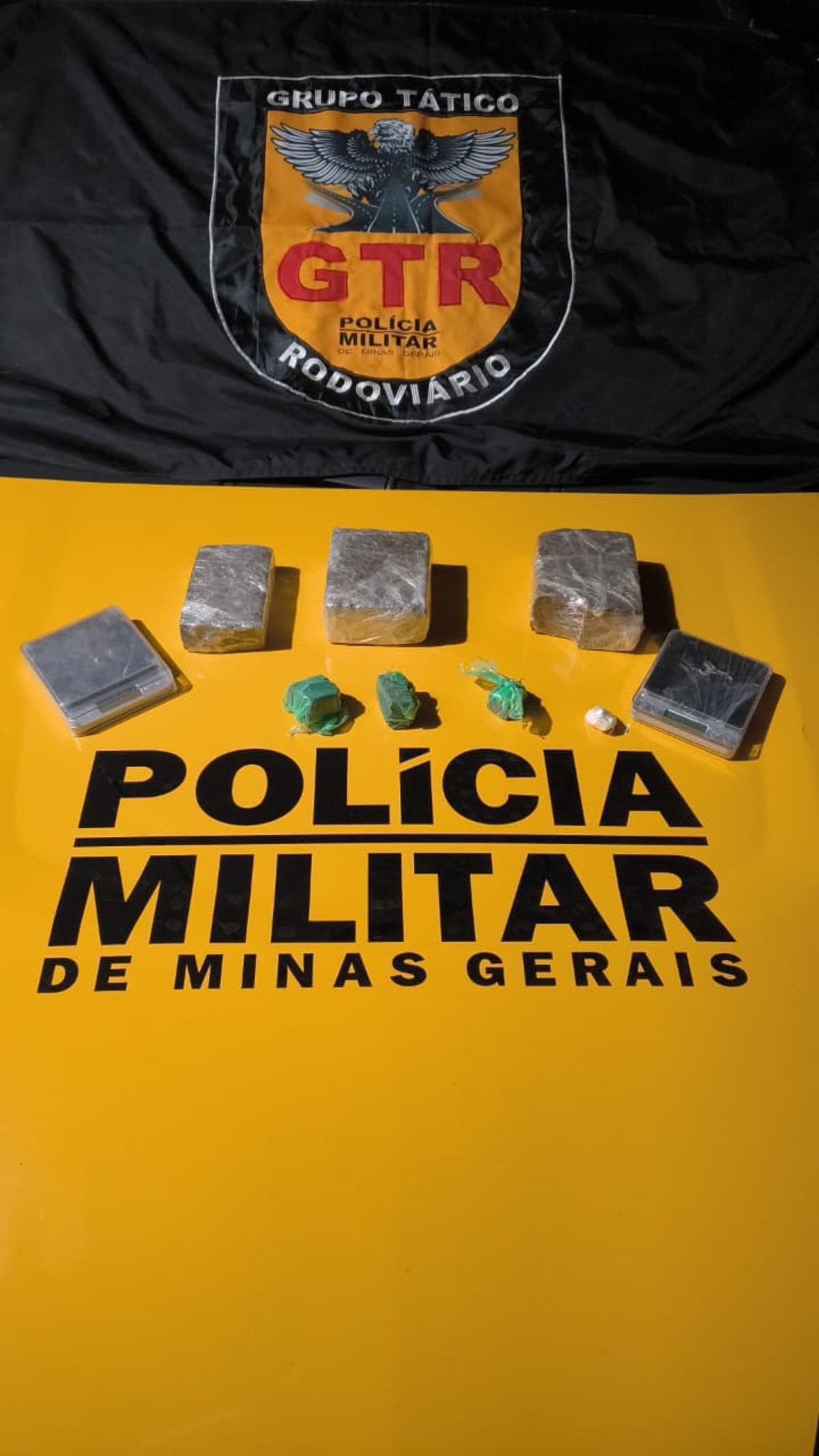 Passageiro de ônibus que seguia de Santa Catarina para o Ceará é preso com drogas na LMG-653