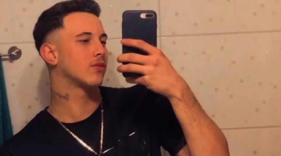 Mecânico de 19 anos morre após próprio carro cair sobre ele em oficina de Manaus