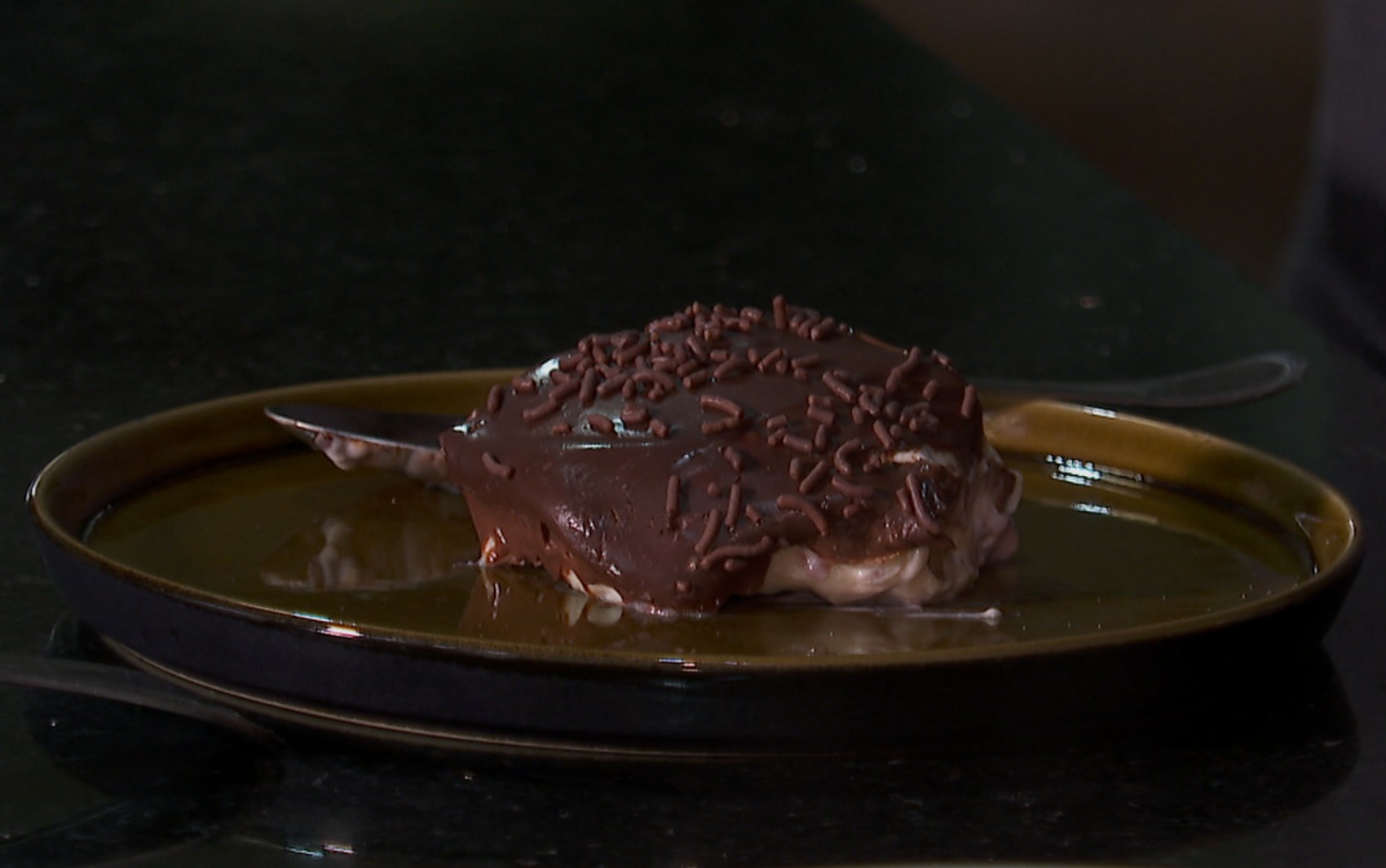 ‘Barato da Cozinha’: aprenda a fazer surpresa de morango na travessa