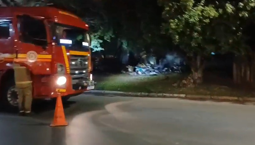 Homem em situação de rua fica ferido após ter barraca incendiada em Canoas