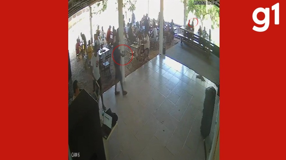 Suspeito entrou em pesqueiro segurando uma caixa de presente, onde estava a arma que matou a ex-namorada — Foto: Reprodução