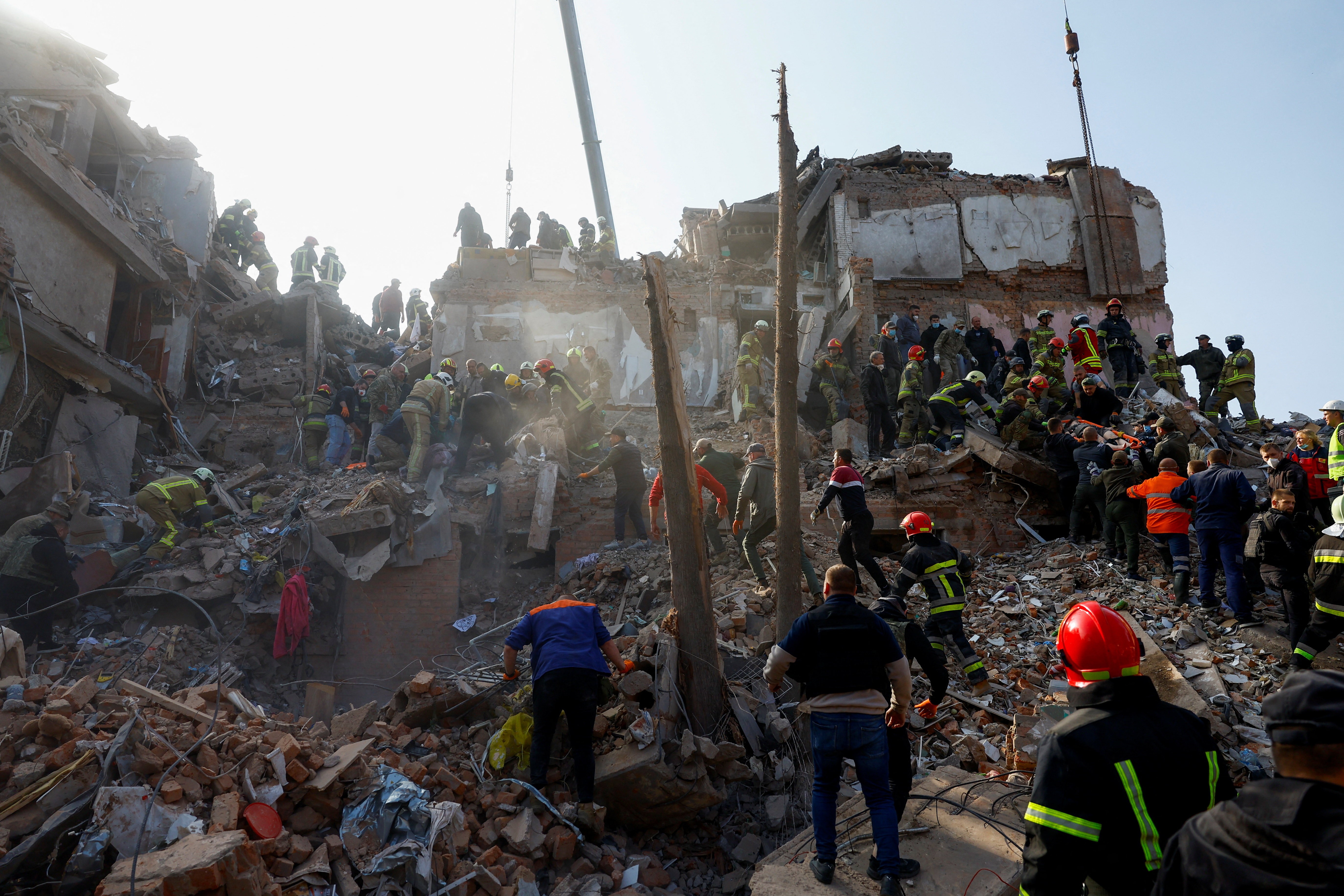 Bombardeio russo deixa 20 mortos na Ucrânia; Ataque a civis 'foi presente de aniversário de Putin', diz Zelensky