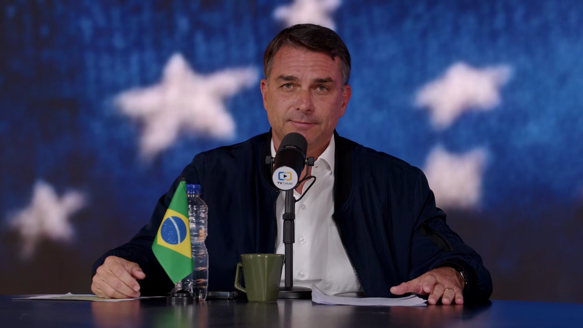 Flávio Bolsonaro defende novo programa contra dívidas dos brasileiros e critica ausência do Brasil no Escudo das Américas