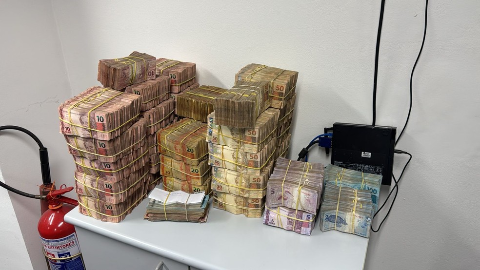 Dinheiro foi apreendido em São Paulo durante a operação Copia e Cola, que apura supostos desvios de verbas da saúde Sorocaba (SP) — Foto: Polícia Federal/Divulgação