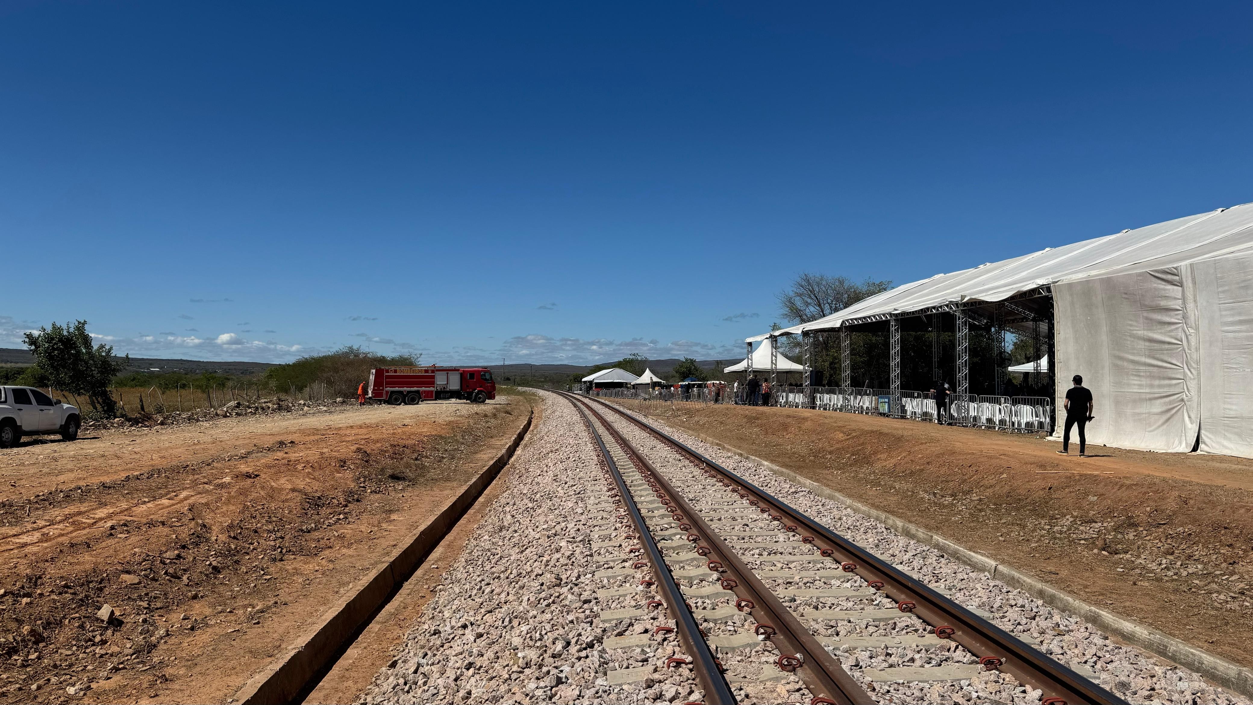 Lula chega ao Ceará e visita trecho da Transnordestina