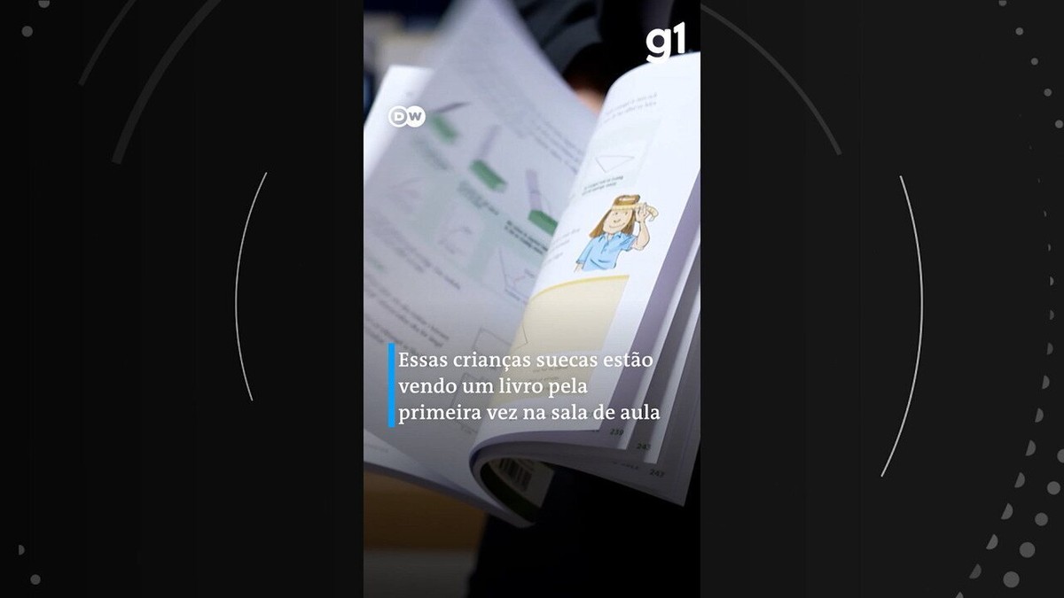 VÍDEO: Alunos suecos usam livros impressos pela primeira vez na sala de aula