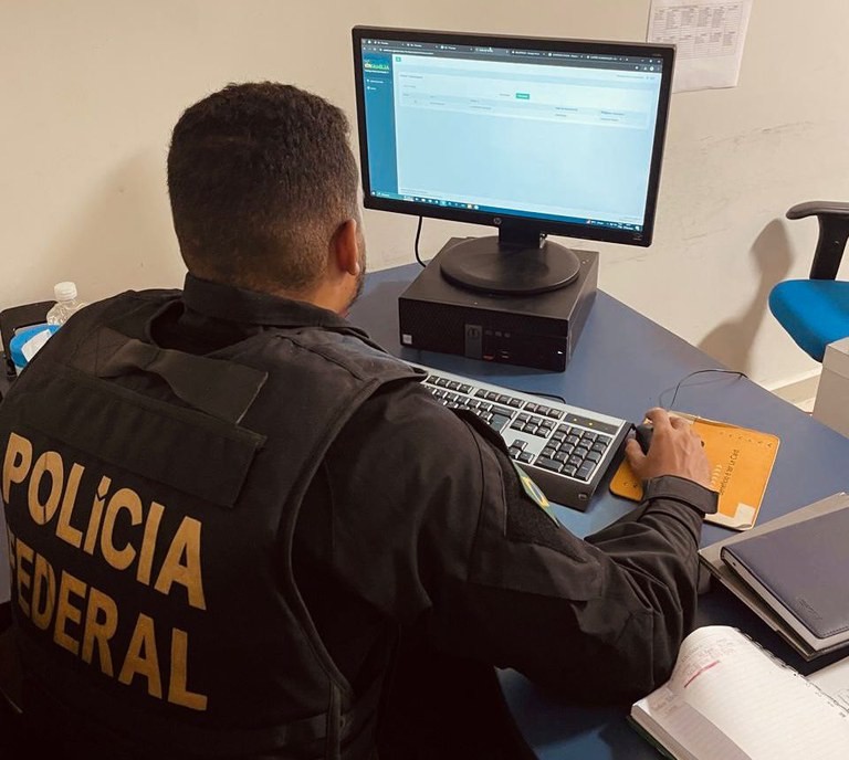 PF faz buscas em órgão do governo de Roraima para apurar suspeita de compra de votos para candidato a prefeito de Alto Alegre