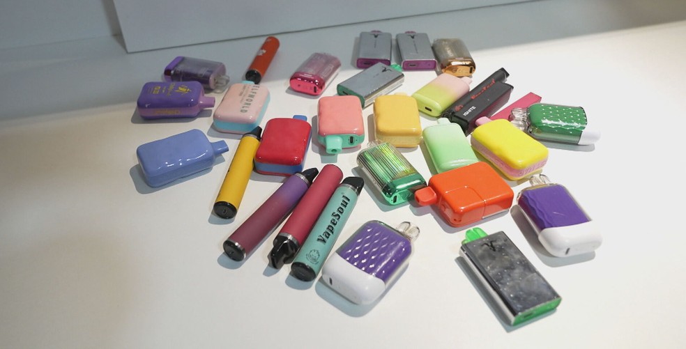 Coloridos e com sabor, cigarros eletrônicos atraem jovens e adolescentes  — Foto: Reprodução/TV Globo