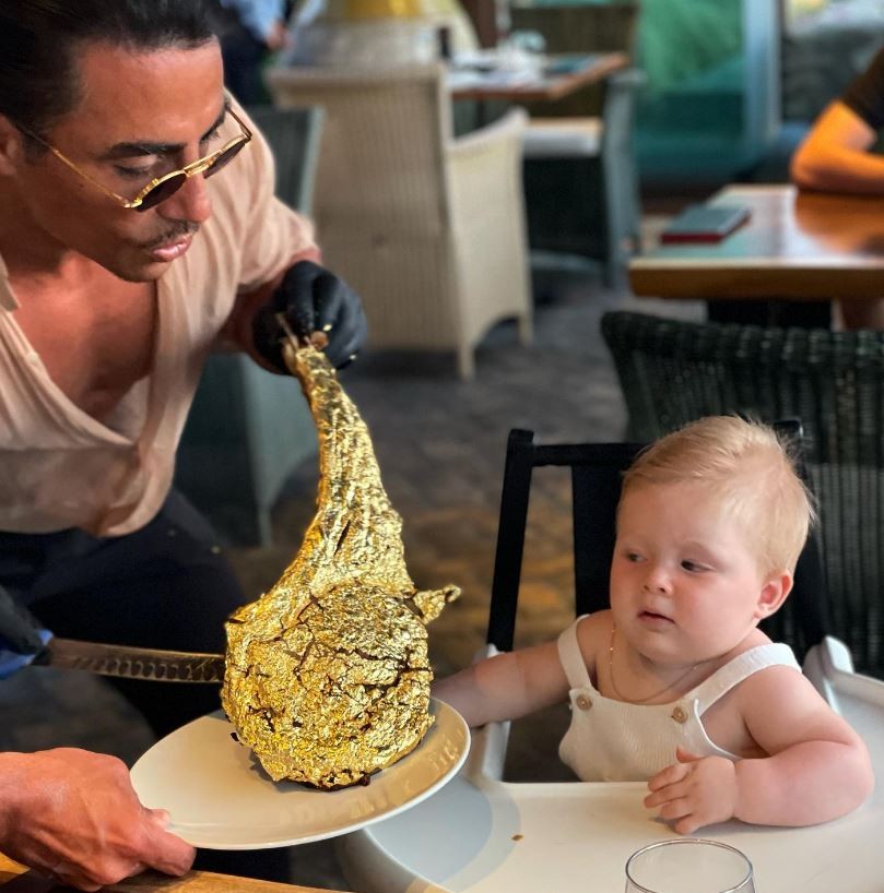 Quem é Nusret Gökçe, chef 'da mãozinha', dono de restaurante que serve bife de ouro e visitado por Claudio Castro bancado por Vorcaro