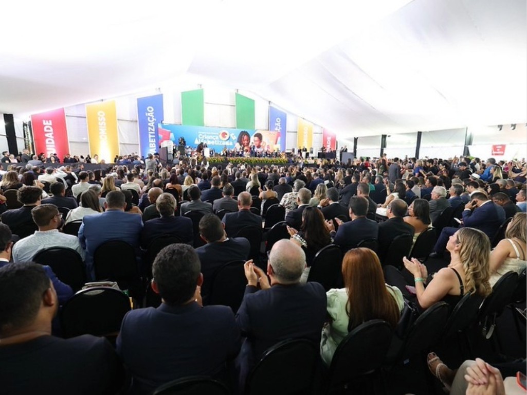 Pindamonhangaba Recebe Selo Ouro e Se Consolida como Exemplo em Alfabetização