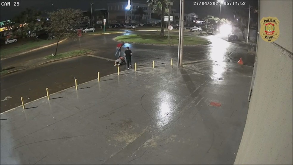 Vídeo mostra momento em que homem é esfaqueado e morto no DF — Foto: PCDF/Reprodução
