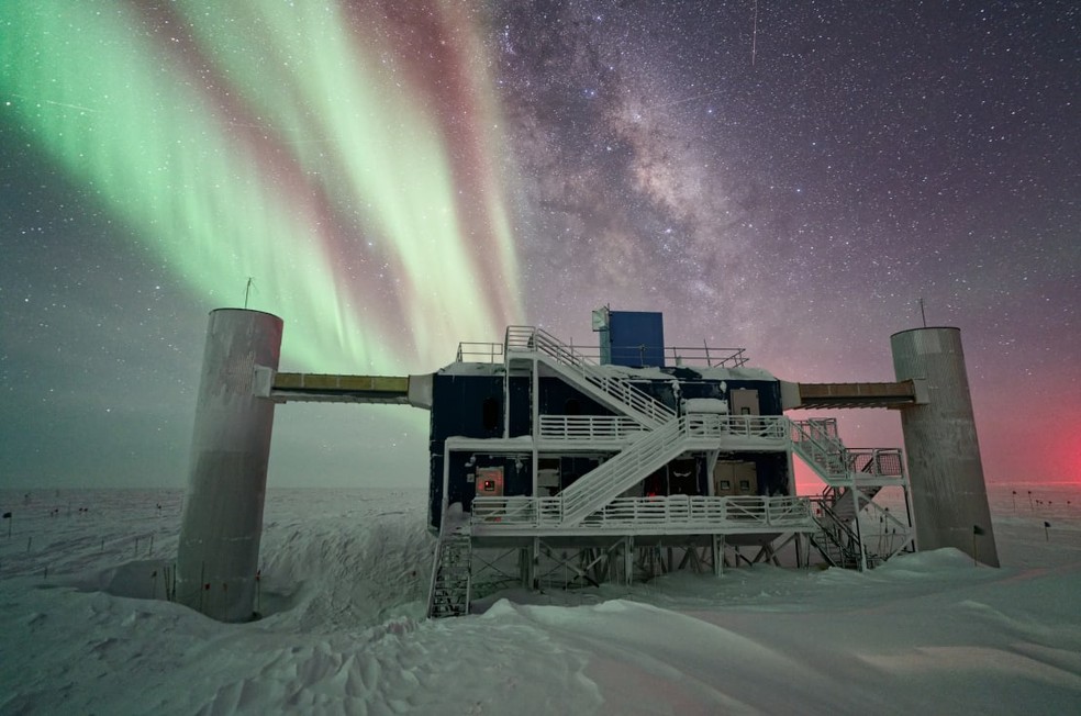 Observatório de Neutrinos IceCube — Foto: Ilya Bodo/IceCube/NSF