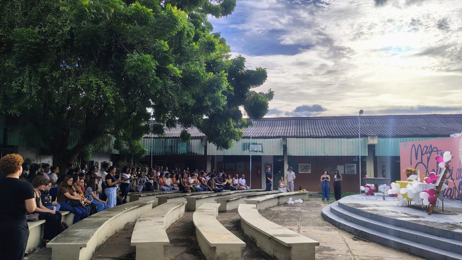 Corpo de estudante de jornalismo da UFPI que morreu em acidente no RJ é velado no MA
