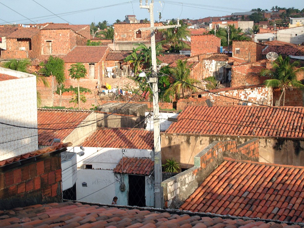 Metade das casas brasileiras tem um carro na garagem para uso pessoal, diz  IBGE