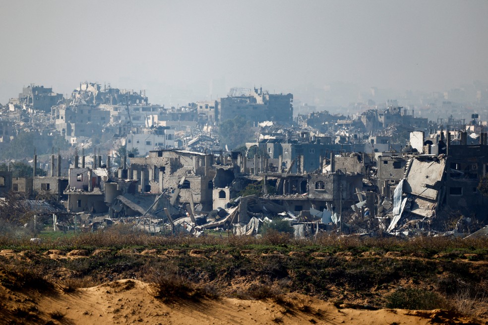 Israel x Hamas: foto mostra edifícios em ruínas no norte de Gaza, em 13 de janeiro de 2025. — Foto: Reuters/Amir Cohen