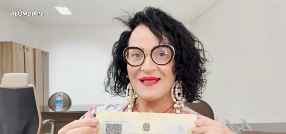 'Única coisa que eu desejava, como mulher trans, era ser retificada', diz paraibana após mudança de nome em cartório