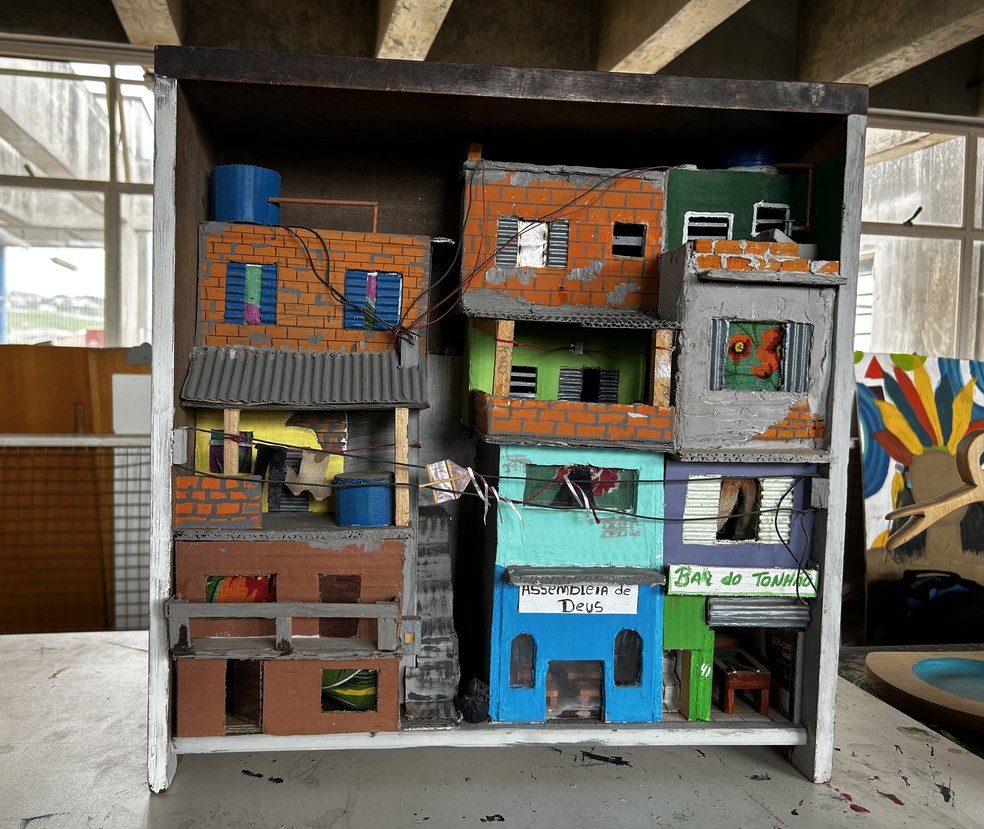 Comunidade feita em maquete por um aluno de "gambiarra" Uni-Diversidade da Quebrada — Foto: Aline Freitas/g1