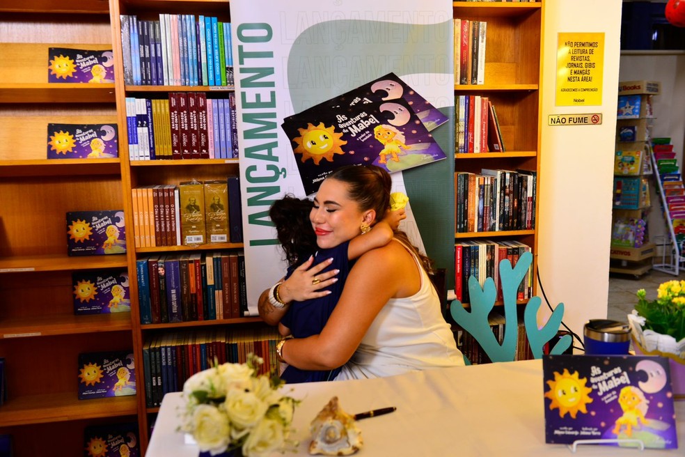 Lançamento do livro de Milena Camargo — Foto: Valmir j Ribeiro Divulgação