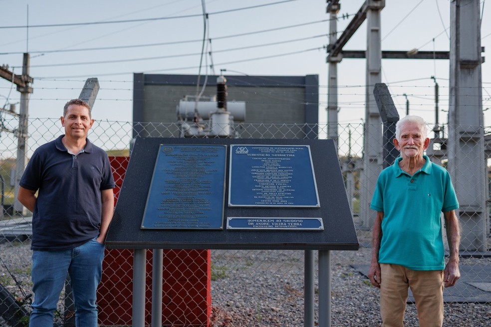 David Ferreira, de 93 anos e seu filho, Gideão Ferreira, de 43 anos. — Foto: Anderson Pires.