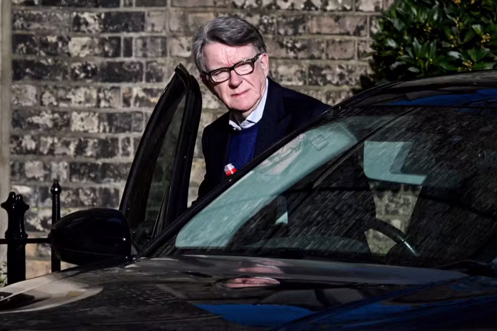 O ex-embaixador britânico nos EUA, Peter Mandelson, no dia 14 de fevereiro, após começar a ser investigado — Foto: REUTERS/Chris Ratcliffe