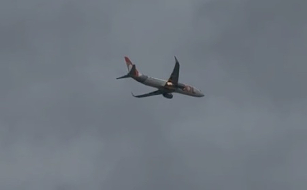Turbina de avião pega fogo no ar sobre o Grande Recife; VÍDEOS