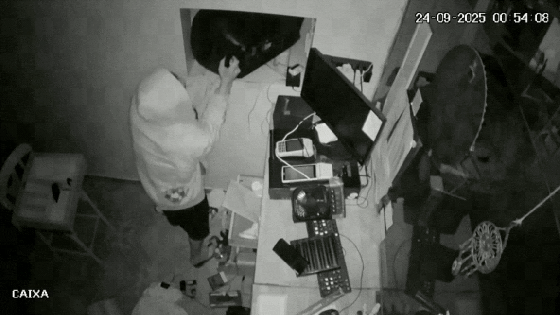 VÍDEO: assaltantes invadem e reviram loja de açaí no DF