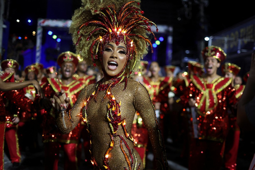 Mayara Lima desfila pela Tuiuti na Sapucaí — Foto: REUTERS/Pilar Olivares