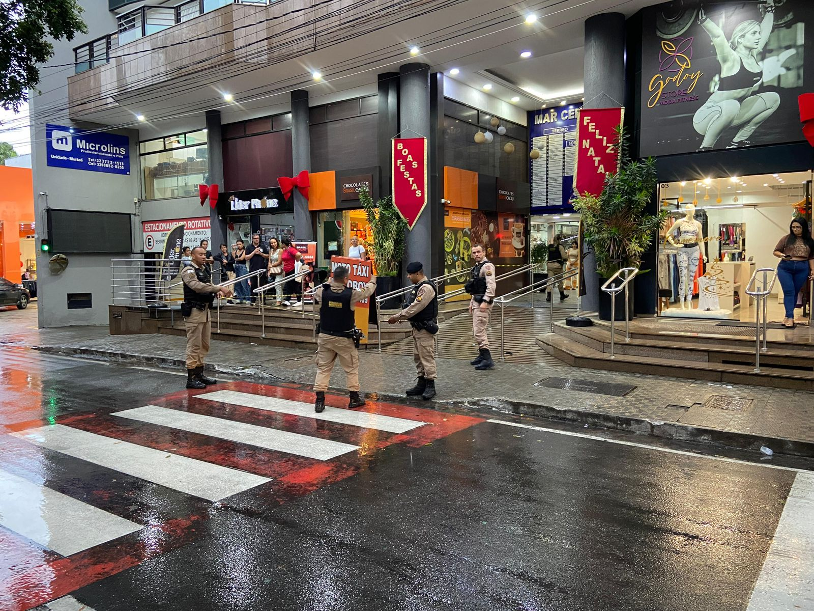 Mulher leva 10 facadas de ex durante encontro em shopping em MG 