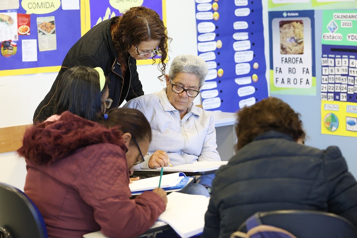 Curso gratuito de alfabetização abre inscrições para moradores de Campos 