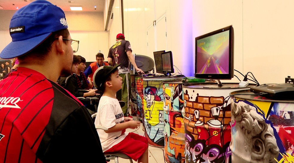 Arena Retrô Games une diferentes gerações de apaixonados por jogos. — Foto: José Lima/Rede Amazônica