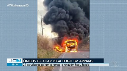 Ônibus escolar pega fogo em Arraias