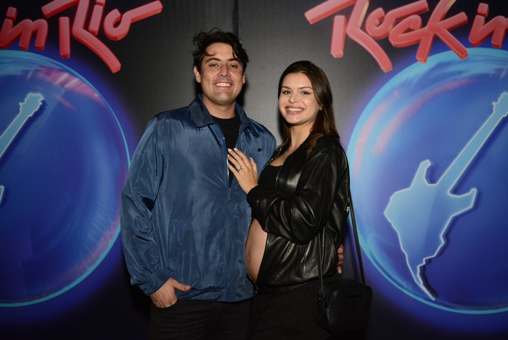 Bruno de Luca e Sthéfany Vidal no segundo dia de Rock in Rio 2022 — Foto: Webert Belicio/Agnews 