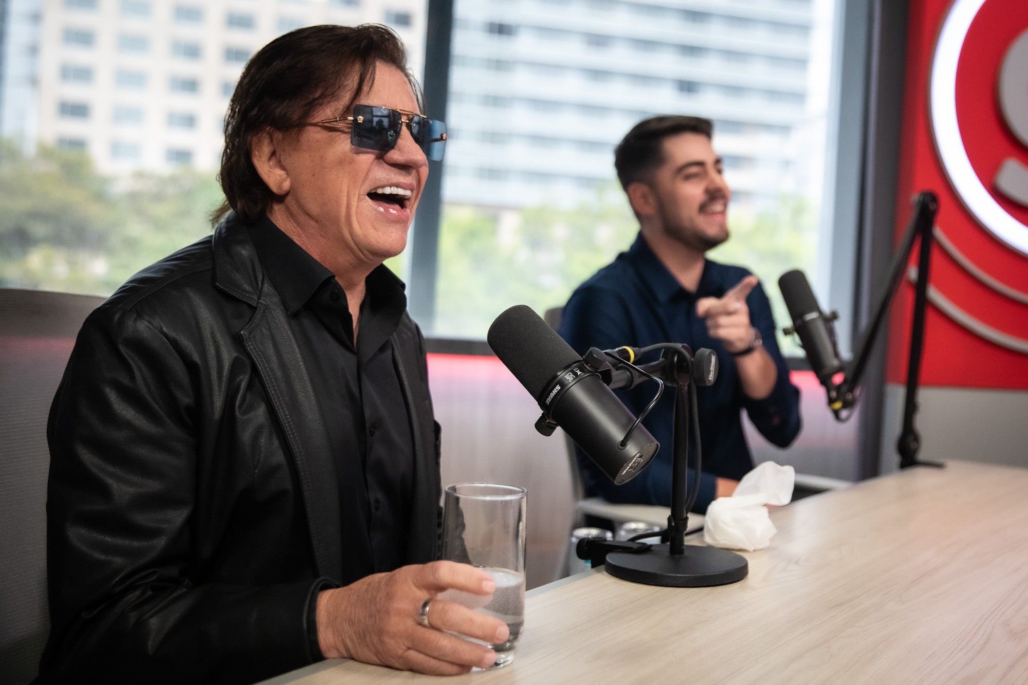 Chitãozinho e Enrico Lima falam da parceria pai e filho: 'Música é muito mais do que um encontro para ganhar dinheiro'