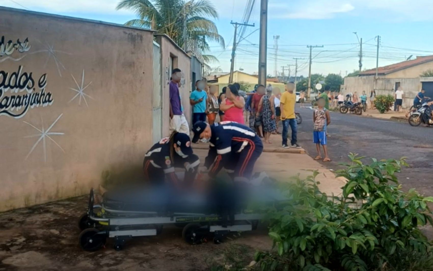 Mulher é morta a facadas pelo namorado, diz delegado