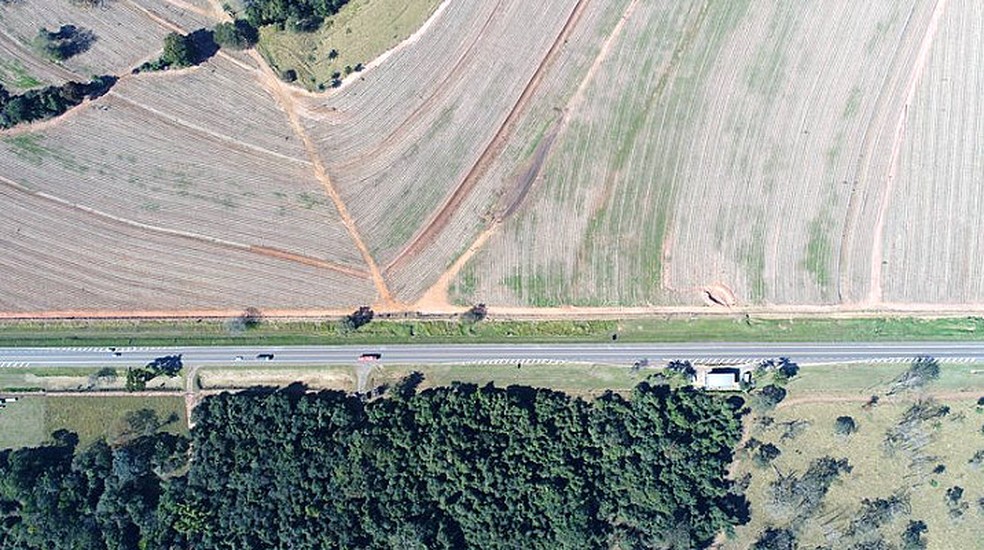 Construção de faixa adicional na SP-215 em Descalvado foi iniciada em julho deste ano — Foto: Arteris Intervias/Divulgação