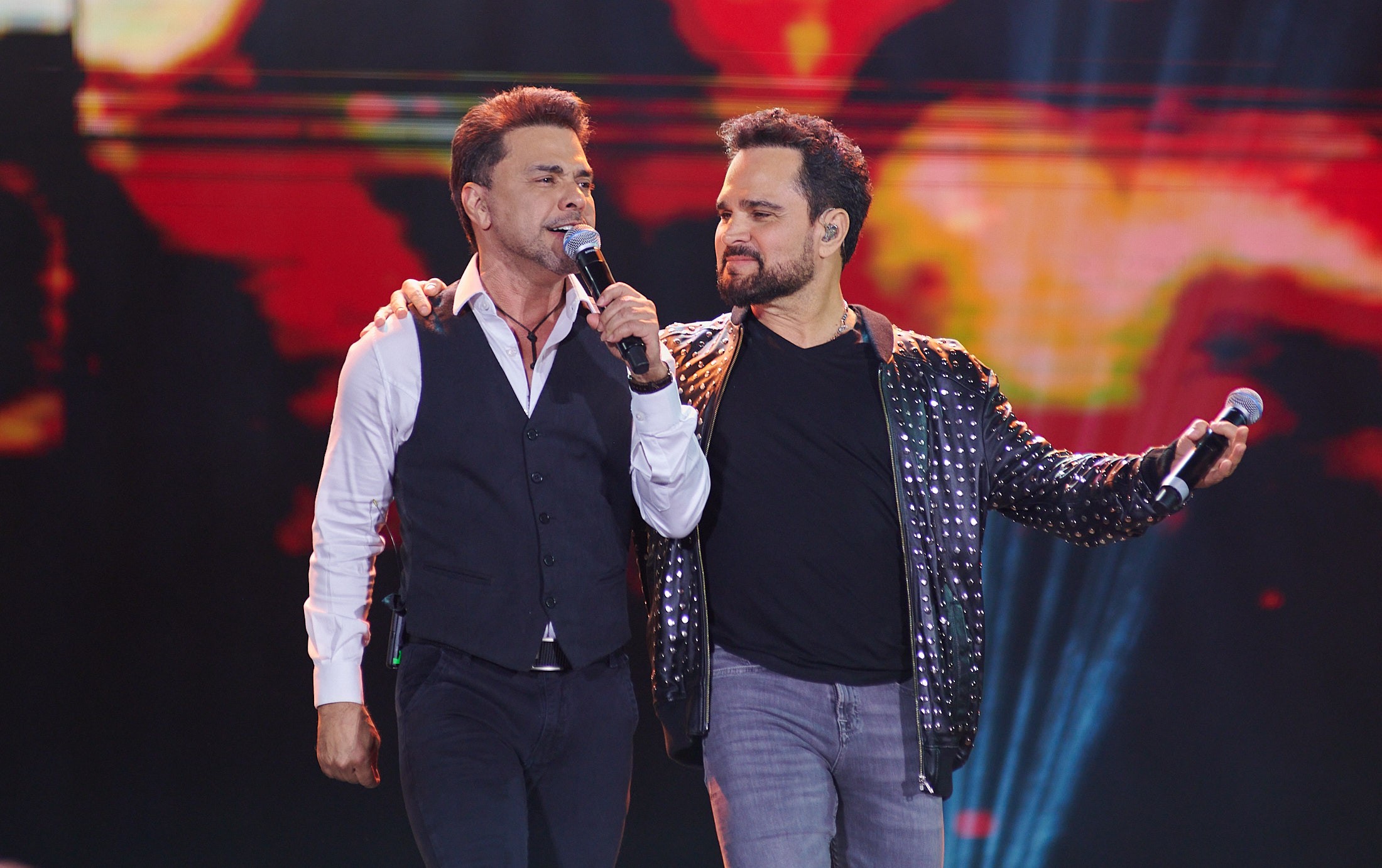 Zezé Di Camargo e Luciano no Ribeirão Rodeo Music 2026; FOTOS