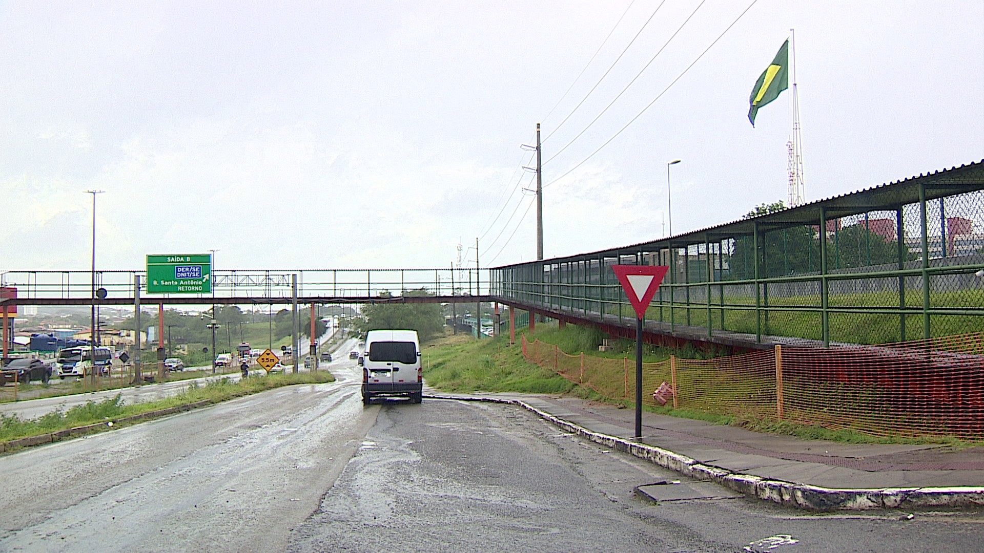 Passarela da BR-235 em Aracaju será desmontada e trânsito sofre alterações