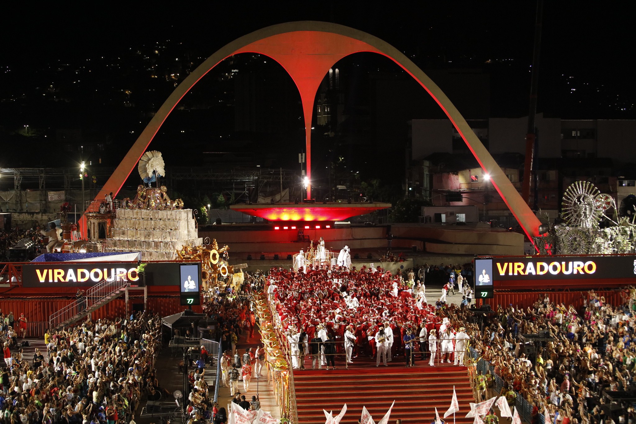 Desfile das Campeãs: veja as 6 escolas que voltam à Sapucaí no sábado