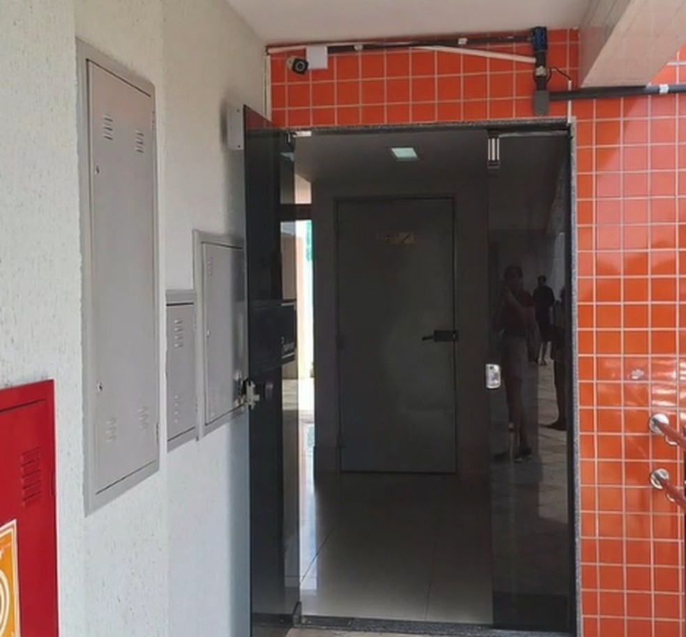 Guarita do condomínio onde o PRF teria agredido os adolescentes em Mossoró — Foto: Reprodução/Inter TV Cabugi