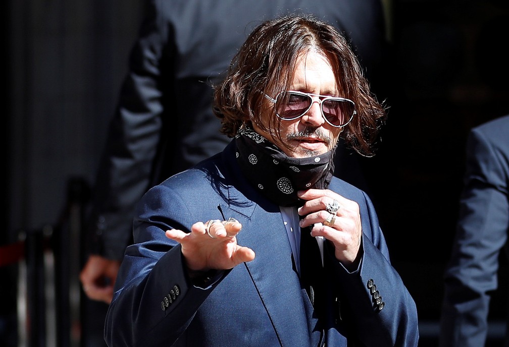 Johnny Depp perde em julgamento contra tabloide que o acusou de