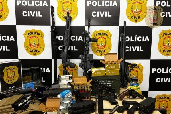 Polícia apreende arsenal em casa de CAC que ameaçava moradores em Brasília