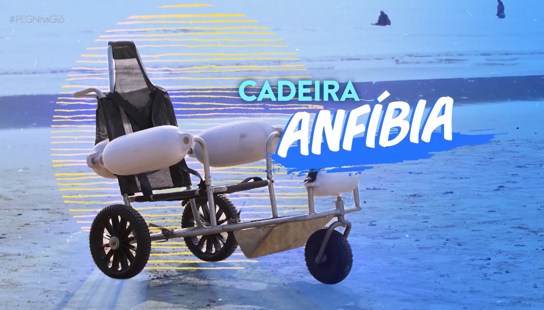Cadeira de rodas anfíbia, que funciona na terra e na água, permite que PCDs tomem banho de mar