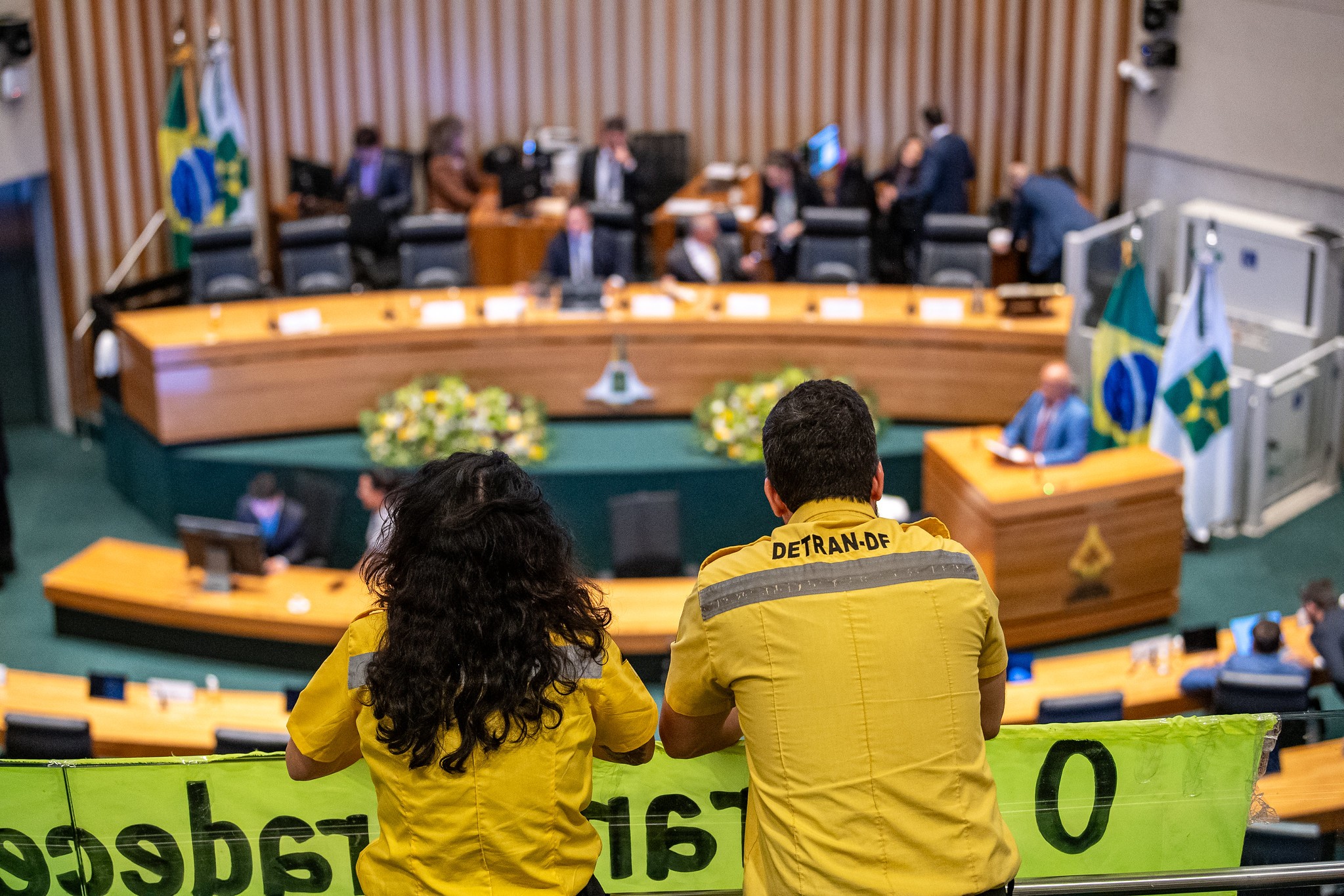 Detran: distritais aprovam projeto que reajusta salários de servidores do DF; veja valores